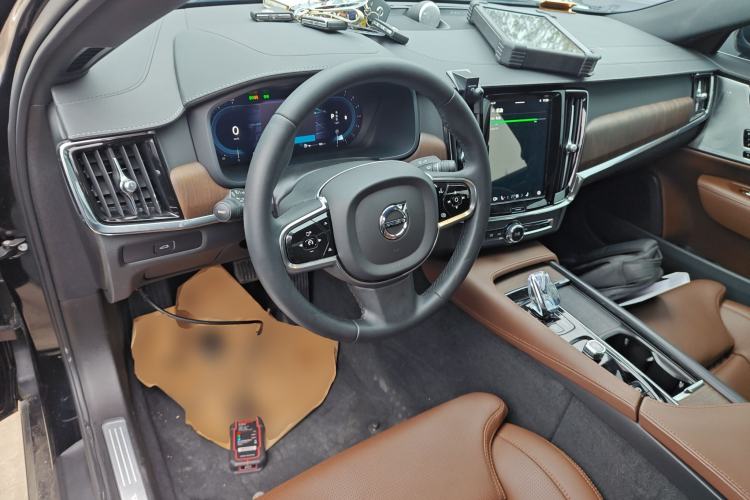 Used Volvo S90 2024 B5 Luxury Smart Edition Center Console