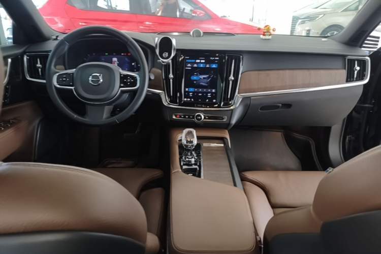 Used Volvo S90 2024 B5 Zhiyuan Luxury Edition Center Console