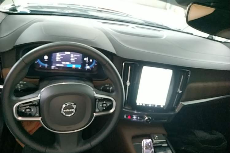 Used Volvo S90 2024 B5 Zhiyuan Luxury Edition Center Console