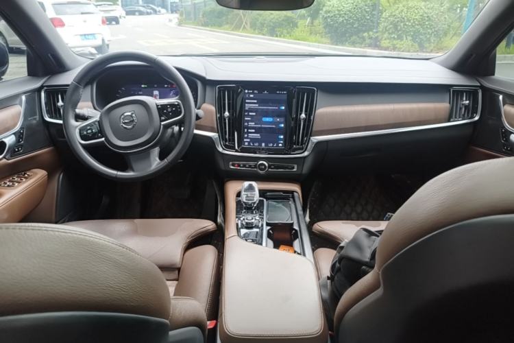 Used Volvo S90 2024 B5 Zhiyuan Luxury Edition Center Console
