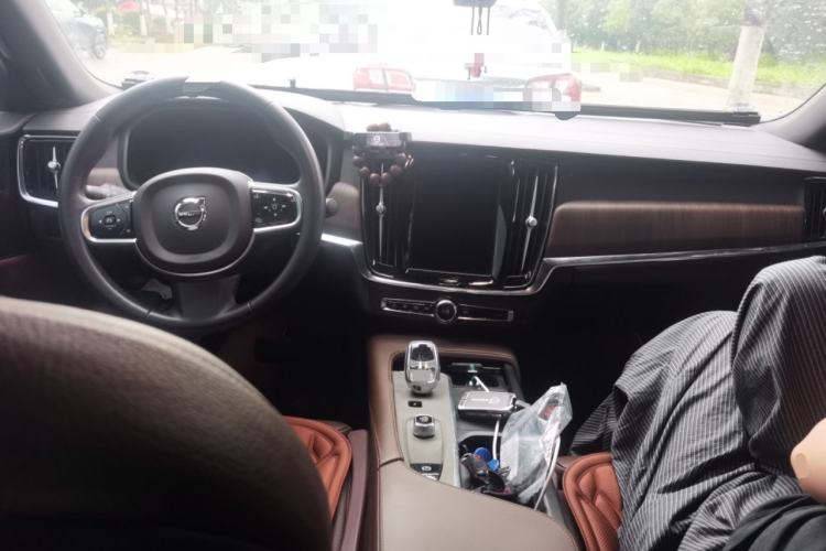 Used Volvo S90 2024 B5 Zhiyuan Luxury Edition Center Console