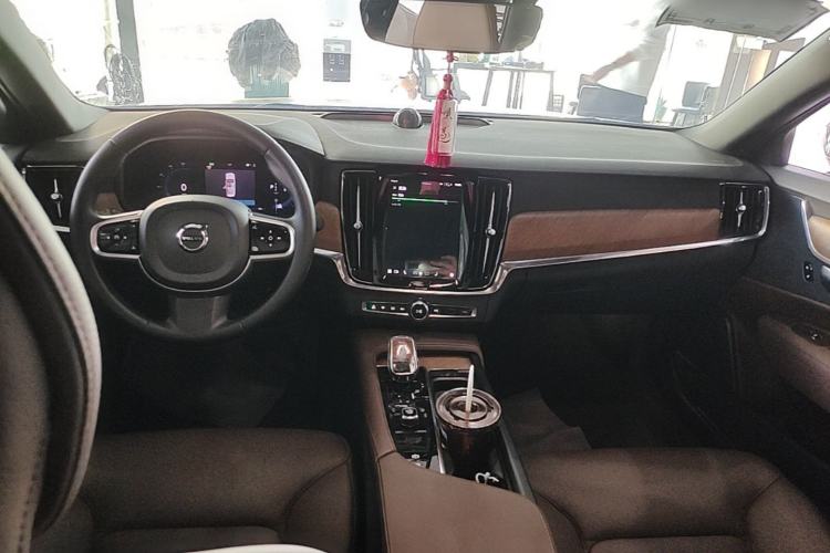 Used Volvo S90 2024 B5 Zhiyi Luxury Edition Center Console