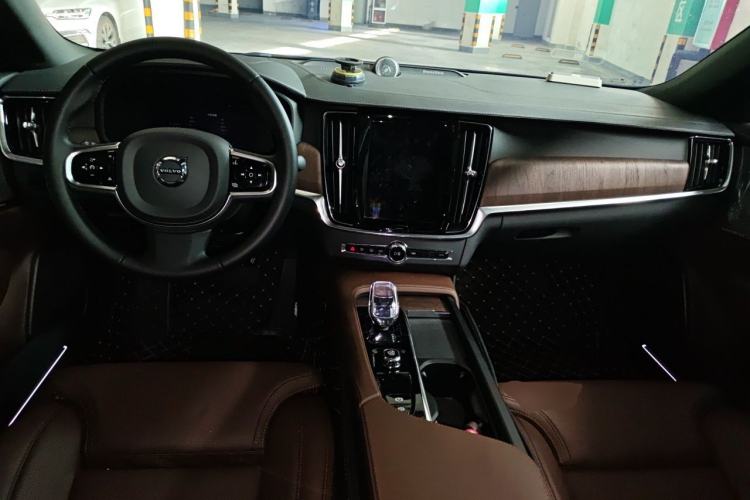 Used Volvo S90 2024 B5 Luxury Smart Edition Center Console