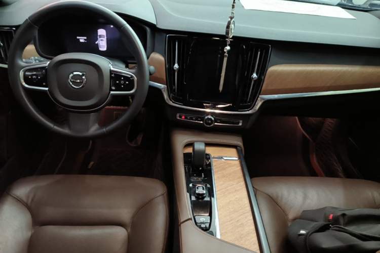 Used Volvo S90 2024 B5 Zhiyi Luxury Edition Center Console