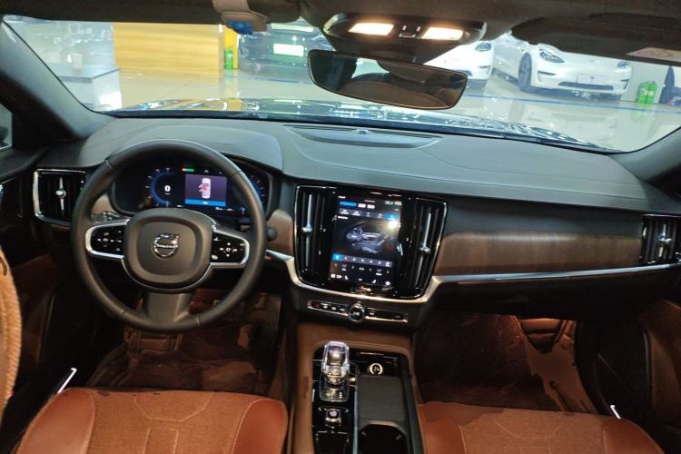Used Volvo S90 2024 B5 Zhiyuan Luxury Edition Center Console