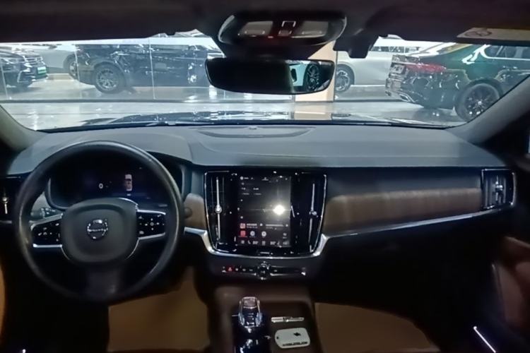 Used Volvo S90 2024 B5 Zhiyuan Luxury Edition Center Console