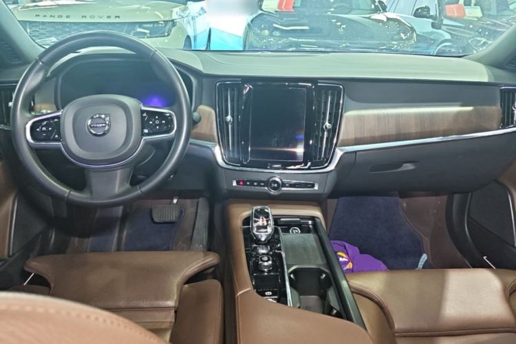 Used Volvo S90 2024 B5 Zhiyuan Luxury Edition Center Console
