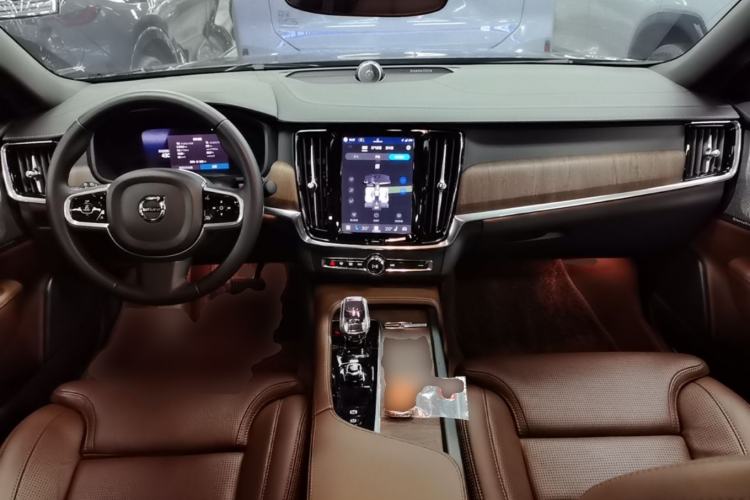 Used Volvo S90 2024 B5 Luxury Smart Edition Center Console