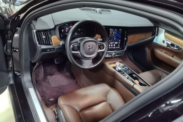 Used Volvo S90 2024 B5 Zhiyi Luxury Edition Center Console