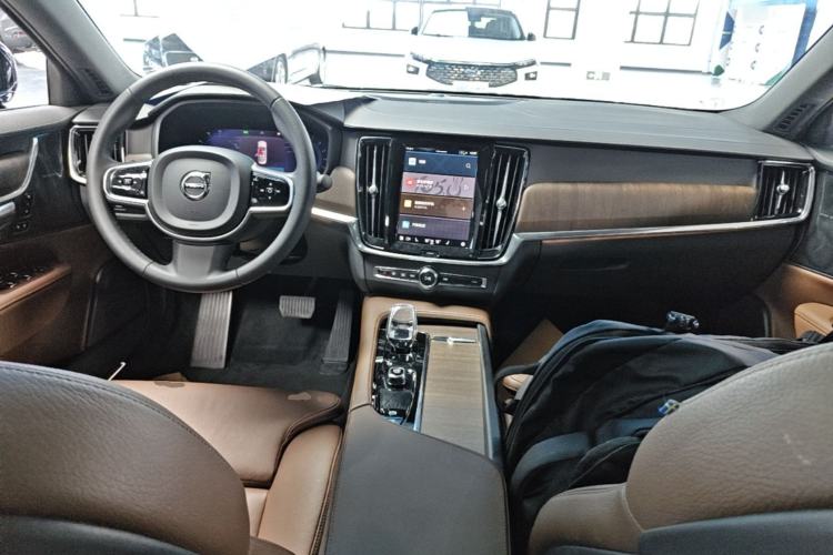 Used Volvo S90 2024 B5 Zhiyuan Luxury Edition Center Console