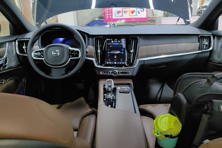 Used Volvo S90 2024 B5 Zhiyuan Luxury Edition Center Console