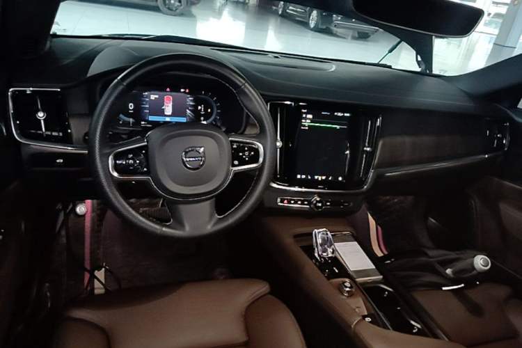 Used Volvo S90 2024 B5 Zhiyuan Luxury Edition Center Console