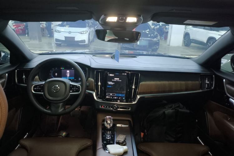 Used Volvo S90 2024 B5 Zhiyuan Luxury Edition Center Console