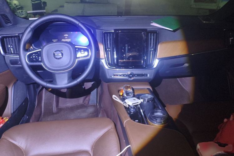 Used Volvo S90 2024 B5 Zhiyi Luxury Edition Center Console