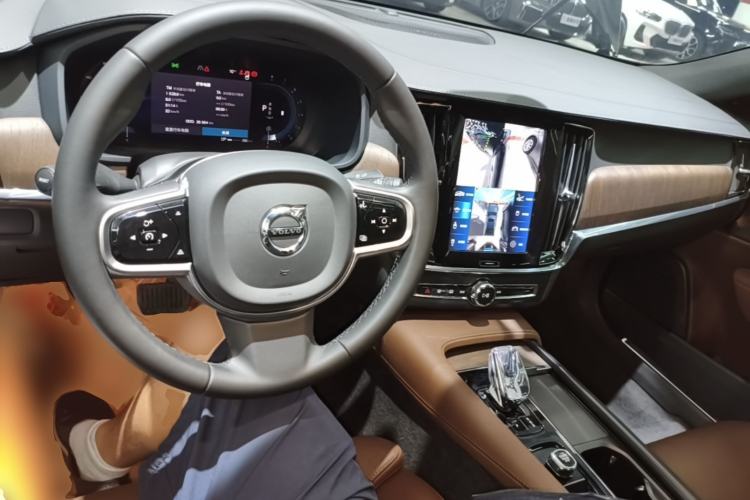 Used Volvo S90 2024 B5 Zhiyuan Luxury Edition Center Console
