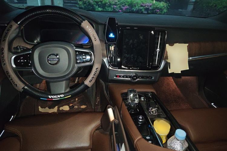 Used Volvo S90 2024 B5 Zhiyuan Luxury Edition Center Console