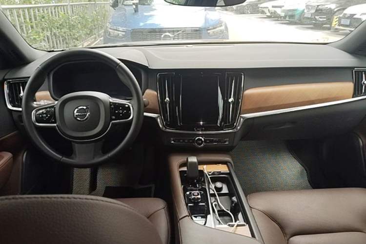 Used Volvo S90 2024 B5 Zhiyi Luxury Edition Center Console