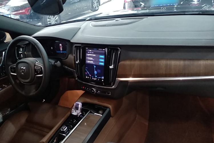Used Volvo S90 2024 B5 Zhiyuan Luxury Edition Center Console