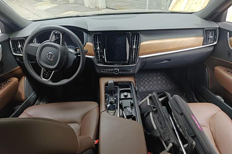 Used Volvo S90 2024 B5 Zhiyi Luxury Edition Center Console