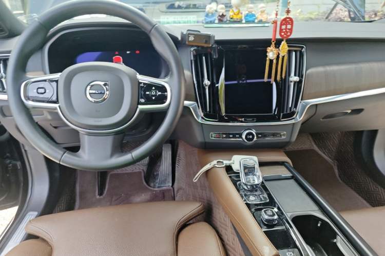 Used Volvo S90 2024 B5 Zhiyuan Luxury Edition Center Console