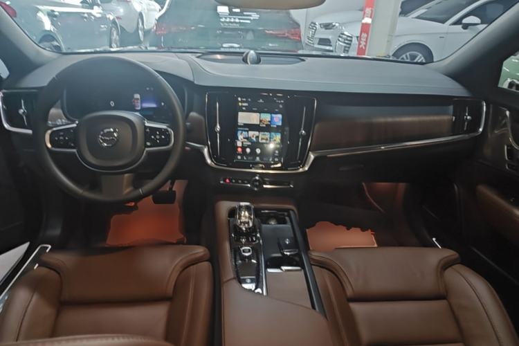 Used Volvo S90 2024 B5 Luxury Smart Edition Center Console