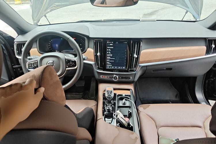 Used Volvo S90 2024 B5 Zhiyi Luxury Edition Center Console