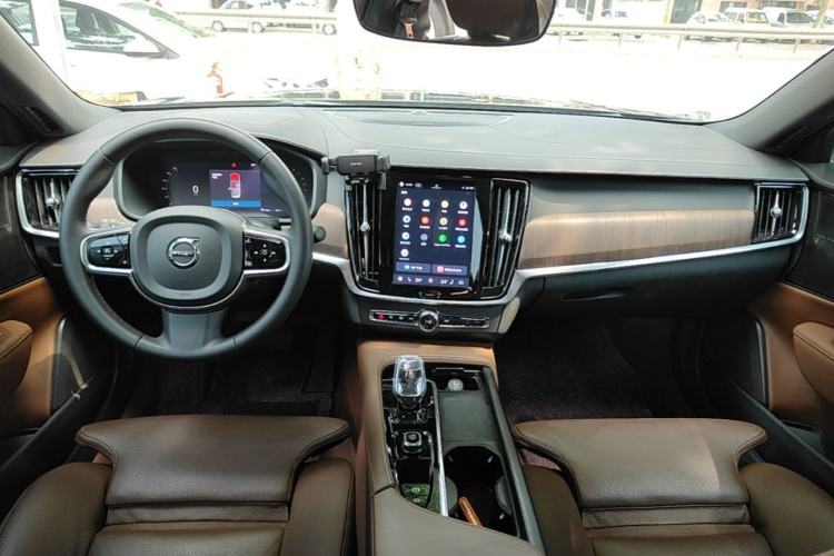 Used Volvo S90 2024 B5 Zhiyuan Luxury Edition Center Console
