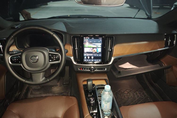 Used Volvo S90 2024 B5 Zhiyi Luxury Edition Center Console