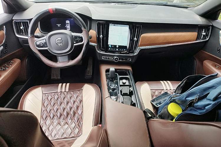 Used Volvo S90 2024 B5 Zhiyi Luxury Edition Center Console