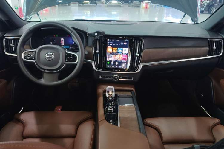 Used Volvo S90 2024 B5 Zhiyuan Luxury Edition Center Console