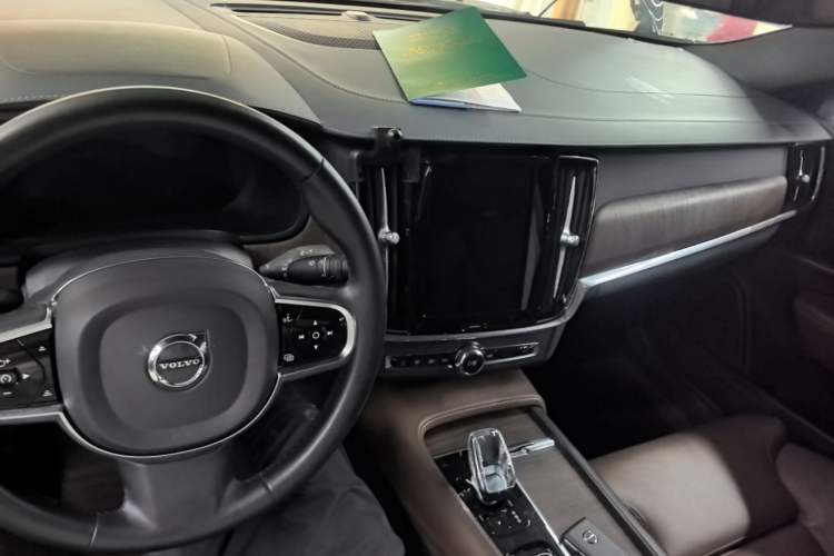 Used Volvo S90 2024 B5 Zhiyuan Luxury Edition Center Console