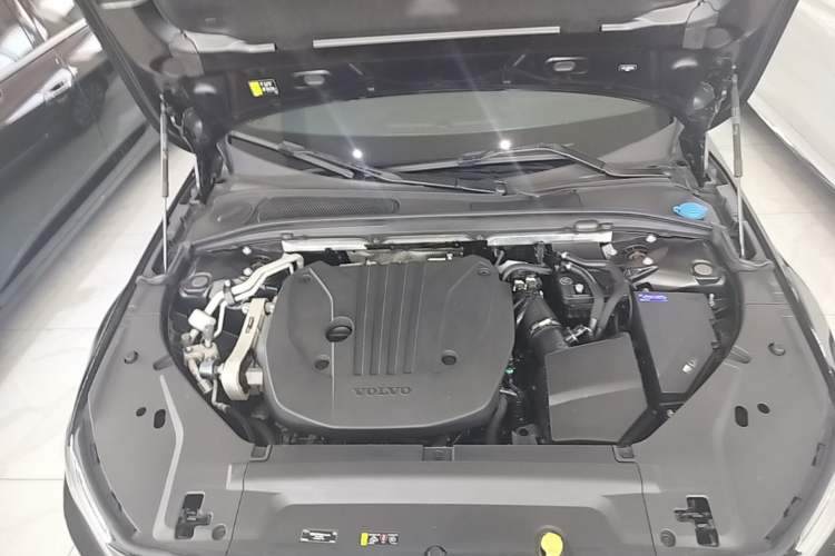 Used Volvo S90 2024 B5 Zhiyi Luxury Edition Engine Bay