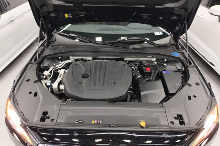 Used Volvo S90 2024 B5 Zhiyi Luxury Edition Engine Bay