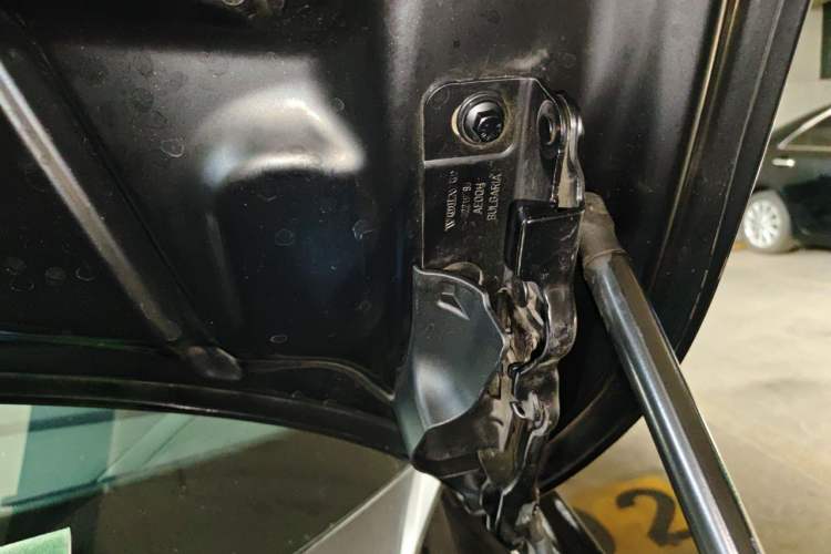 Used Volvo S90 2024 B5 Luxury Smart Edition Engine Bay Left