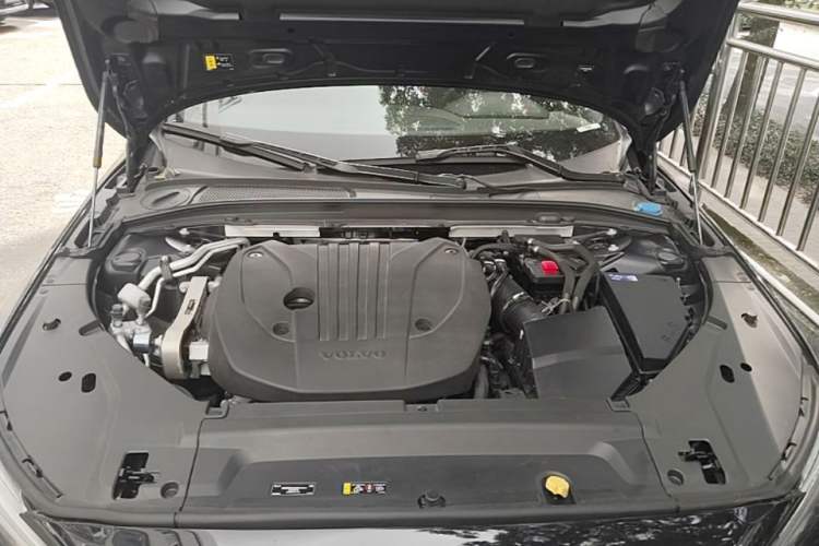 Used Volvo S90 2024 B5 Zhiyi Luxury Edition Engine Bay