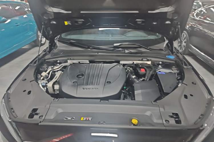 Used Volvo S90 2024 B5 Luxury Smart Edition Engine Bay