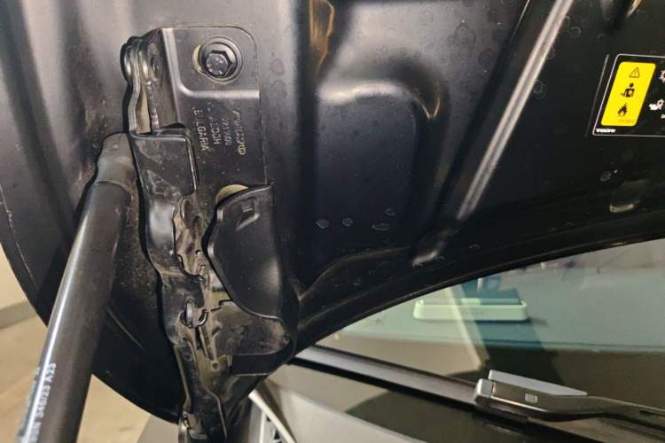 Used Volvo S90 2024 B5 Luxury Smart Edition Engine Bay Right