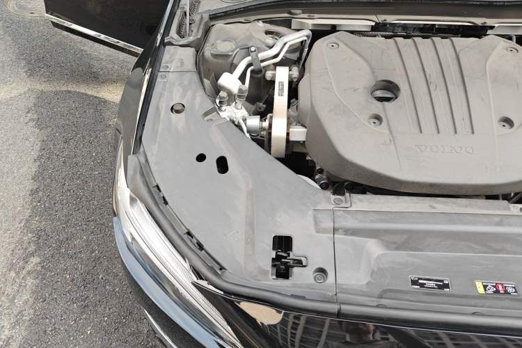 Used Volvo S90 2024 B5 Zhiyi Luxury Edition Engine Bay Right