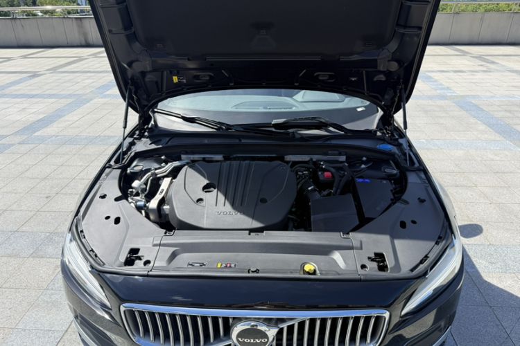 Used Volvo S90 2024 B5 Zhiyi Luxury Edition Engine Bay