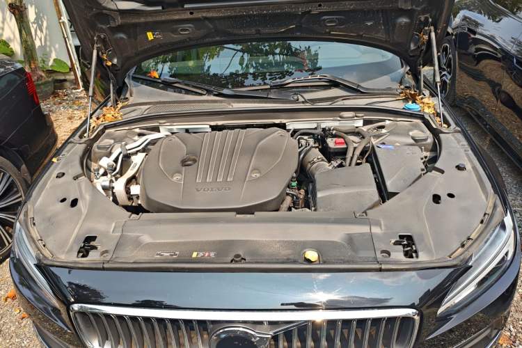 Used Volvo S90 2024 B5 Zhiyi Luxury Edition Engine Bay