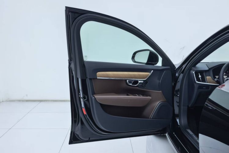 Used Volvo S90 2024 B5 Zhiyi Luxury Edition Exterior 3