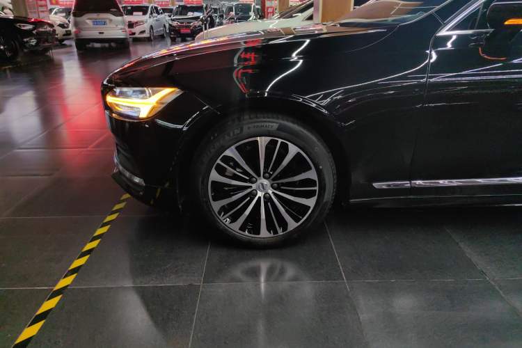 Used Volvo S90 2024 B5 Zhiyi Luxury Edition Exterior 3