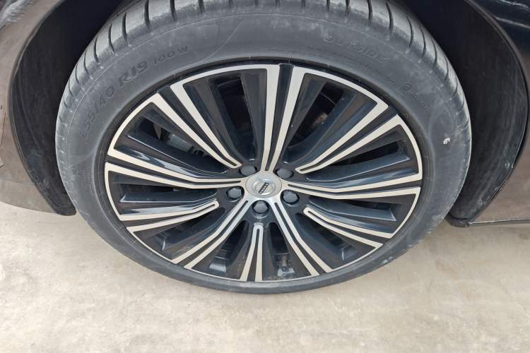 Used Volvo S90 2024 B5 Luxury Smart Edition Exterior 4