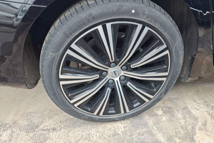 Used Volvo S90 2024 B5 Luxury Smart Edition Exterior 5