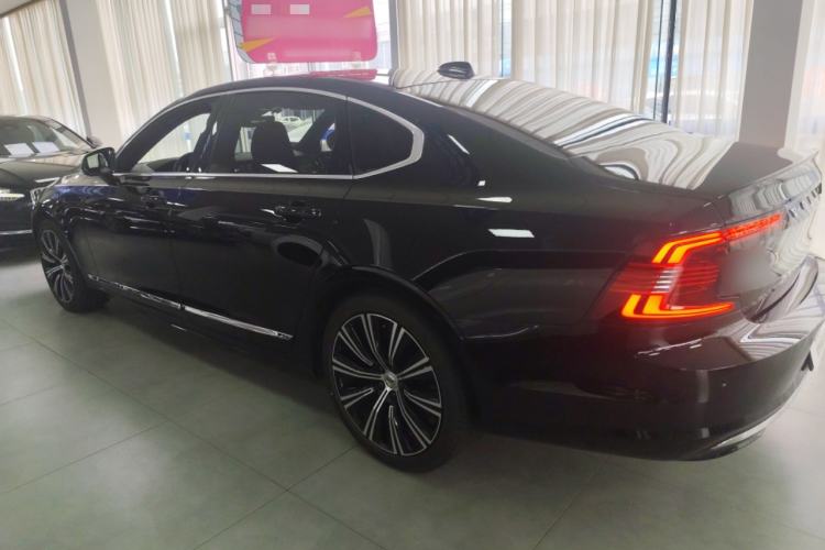 Used Volvo S90 2024 B5 Luxury Smart Edition Exterior 5