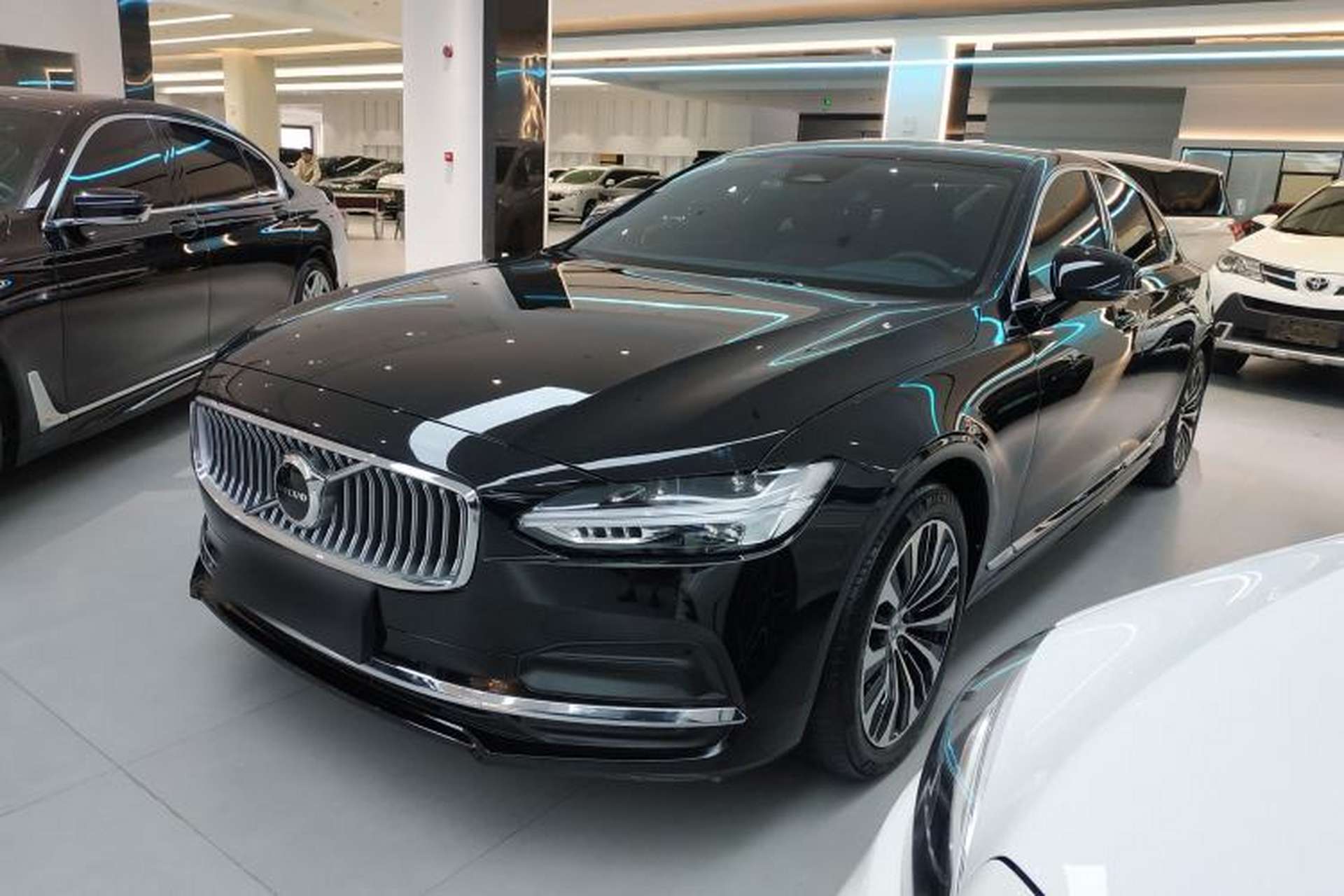 Used Volvo S90 2024 B5 Zhiyi Luxury Edition Front Left 45 Deg