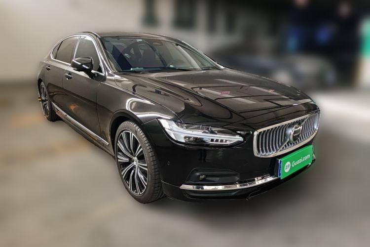 Used Volvo S90 2024 B5 Luxury Smart Edition Front Right 45 Deg