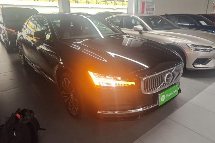 Used Volvo S90 2024 B5 Zhiyi Luxury Edition Front Right 45 Deg