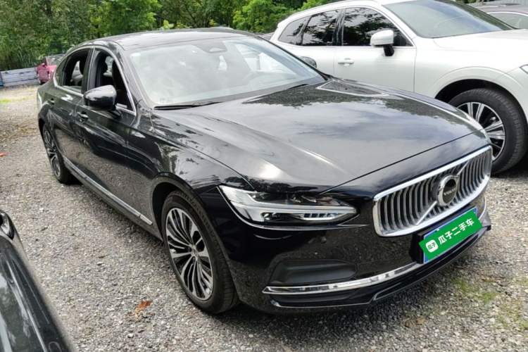 Used Volvo S90 2024 B5 Zhiyi Luxury Edition Front Right 45 Deg
