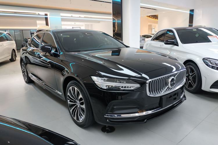 Used Volvo S90 2024 B5 Zhiyi Luxury Edition Front Right 45 Deg